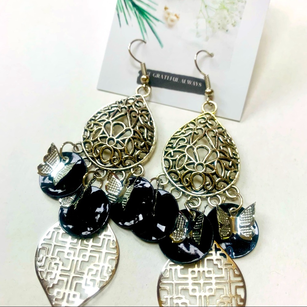 Cute playful of butterfly earrings🦋